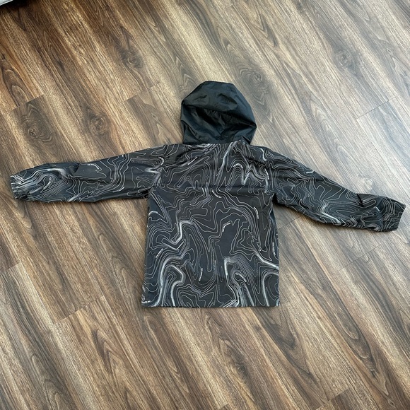 The Northface boys medium rain jacket - Picture 3 of 3